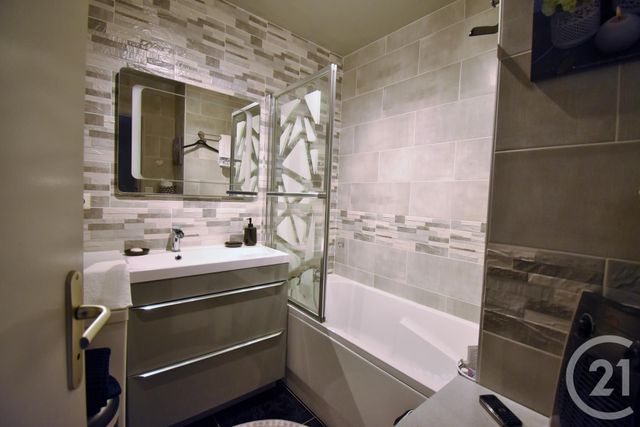 Afficher la photo en grand Appartement F5 à vendre - 5 pièces - 106.5 m2 - MARGENCY - 95 - ILE-DE-FRANCE - Century 21 Val-Ombreux