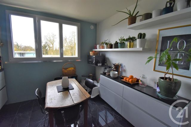 Afficher la photo en grand Appartement F5 à vendre - 4 pièces - 90.35 m2 - MARGENCY - 95 - ILE-DE-FRANCE - Century 21 Val-Ombreux