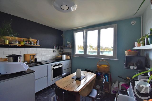 Afficher la photo en grand Appartement F5 à vendre - 4 pièces - 90.35 m2 - MARGENCY - 95 - ILE-DE-FRANCE - Century 21 Val-Ombreux