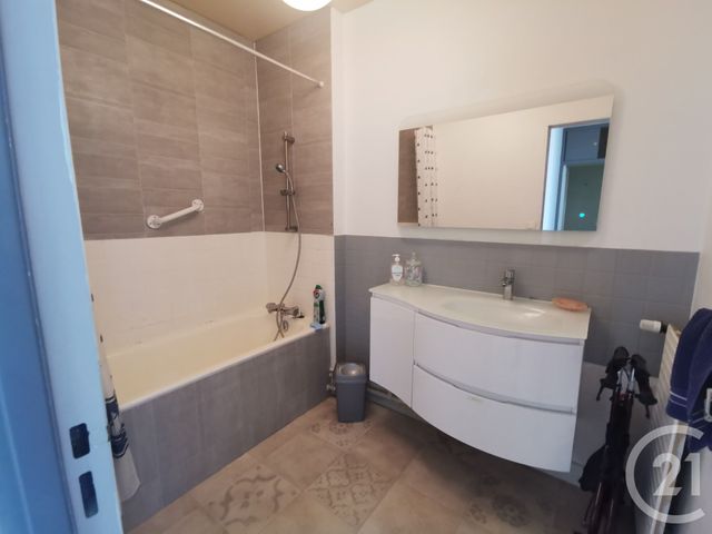 Appartement F4 à vendre - 4 pièces - 76.33 m2 - SOISY SOUS MONTMORENCY - 95 - ILE-DE-FRANCE - Century 21 Val-Ombreux