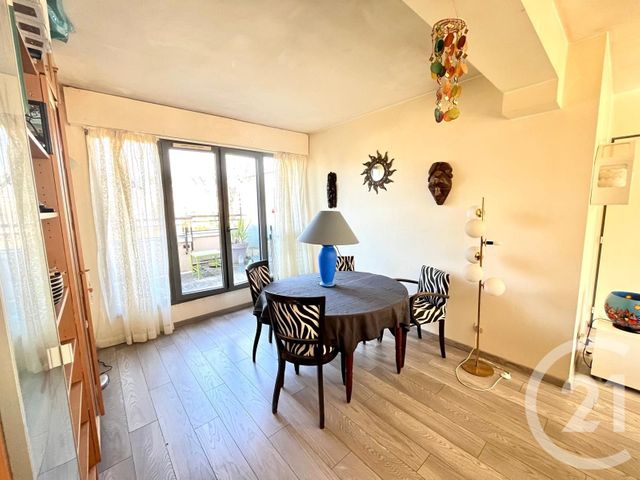 Appartement F4 à vendre - 4 pièces - 74.75 m2 - ST GRATIEN - 95 - ILE-DE-FRANCE - Century 21 Val-Ombreux