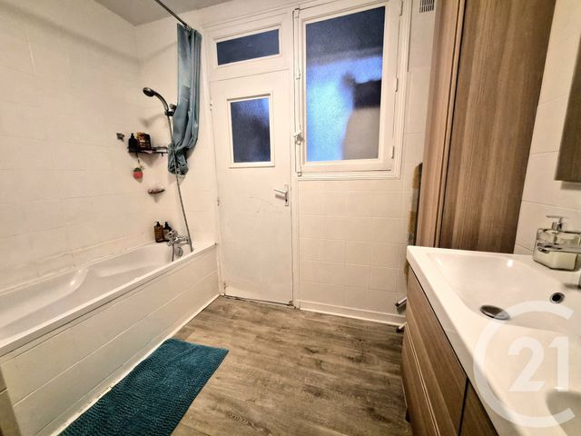 Appartement F4 à vendre - 3 pièces - 75.84 m2 - SOISY SOUS MONTMORENCY - 95 - ILE-DE-FRANCE - Century 21 Val-Ombreux