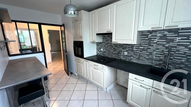 Appartement F4 à louer - 4 pièces - 78.84 m2 - ST BRICE SOUS FORET - 95 - ILE-DE-FRANCE - Century 21 Val-Ombreux