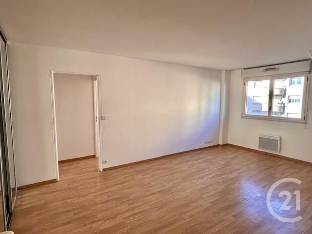 Appartement F2 à louer - 2 pièces - 51.73 m2 - ST GRATIEN - 95 - ILE-DE-FRANCE - Century 21 Val-Ombreux