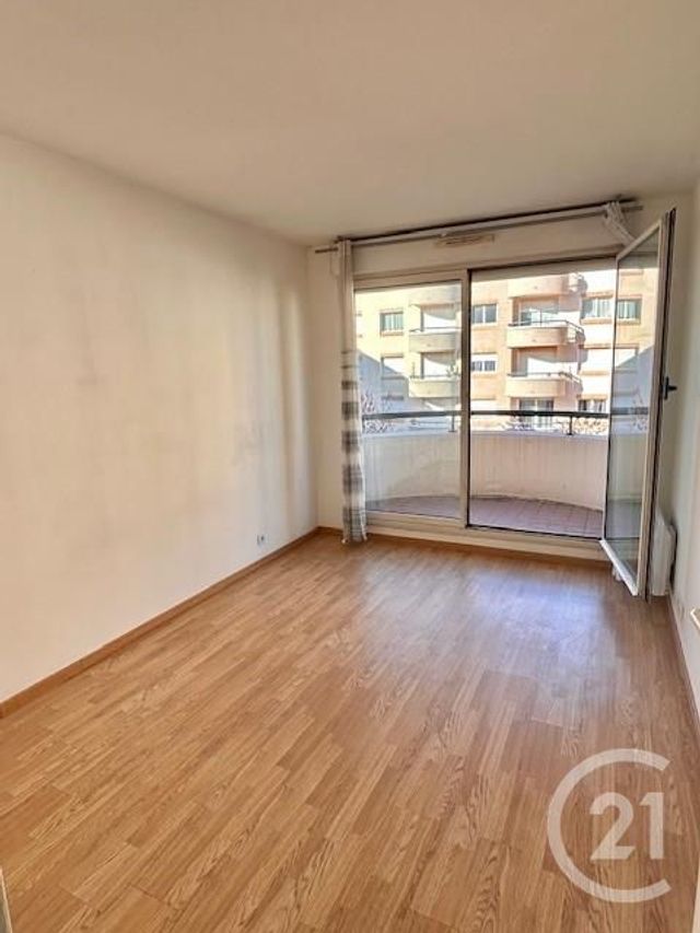 Appartement F2 à louer - 2 pièces - 51.73 m2 - ST GRATIEN - 95 - ILE-DE-FRANCE - Century 21 Val-Ombreux
